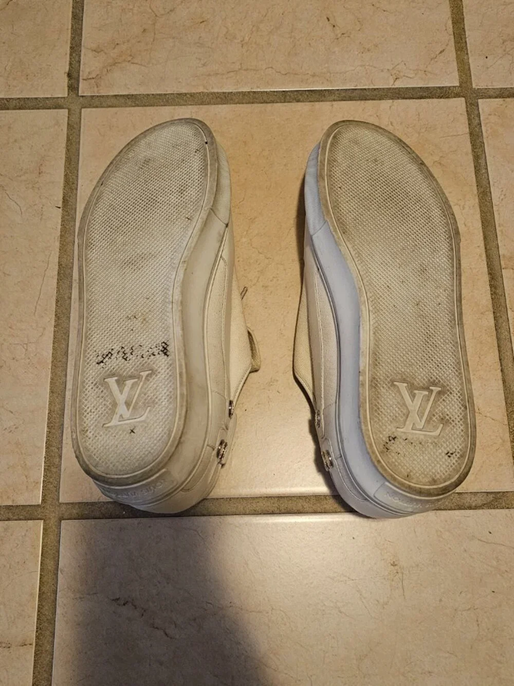 Louis Vuitton Run Away White Leather Sneakers Trainers Mens Size 9 Authentic LV - Picture 4 of 4